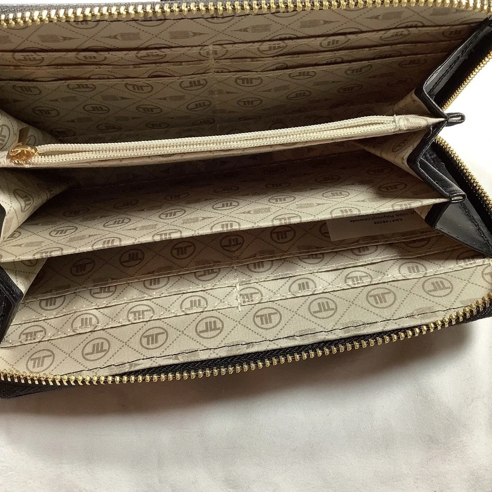 London Fog Black Pebble Zip Around Wristlet‎ Wallet Front Flap Charm